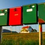 rural-mailboxes-in-norway-picture-id187113864