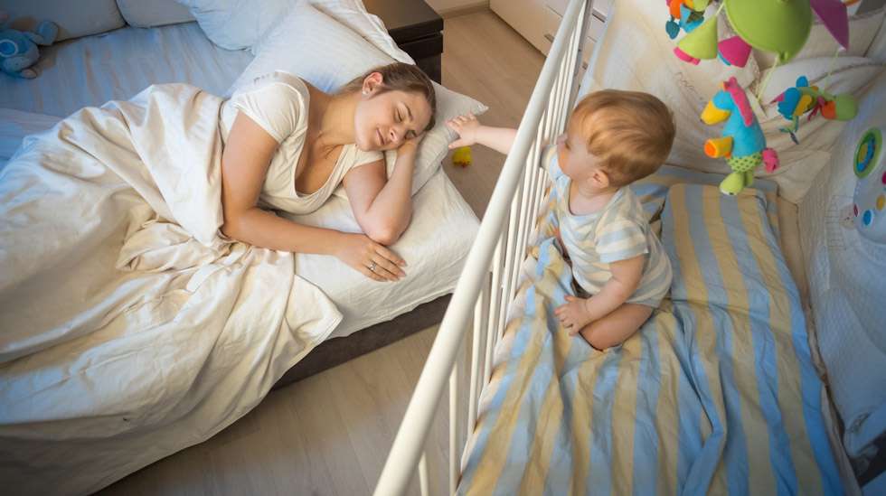 Yöheräilyä ja nukahtamisvaikeuksia? Täältä löydät apua vauvasi uniongelmiin  | Vauva 