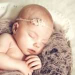 newborn-baby-girl-sleeping-in-a-basket-concept-shooting-newborns-picture-id1160156703